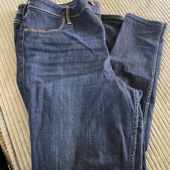 Curvy high rise jeggings. - Picture 3 of 6